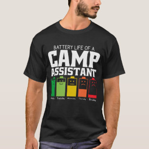 Batterijduur van een kampassistent t-shirt