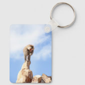 Baviaan aap op de top van een berg sleutelhanger (Achterkant)
