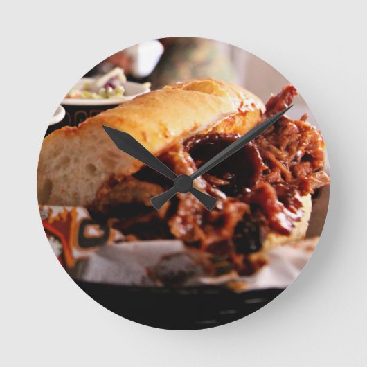 BBQ Beef Brisket Sandwich Ronde Klok (Voorkant)