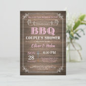 BBQ Couples Shower Invitation Rustic Wood Pink Kaart (Staand voorkant)