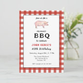 BBQ Pig Roast fête d'anniversaire Invitation (Debout devant)