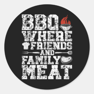 BBQ waar vrienden en familie vlees grillen grappig Ronde Sticker
