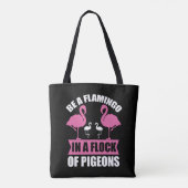 Be A Flamingo In A Flock Of Pegions Draagtas (Achterkant)