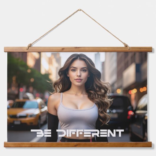 BE DIFFERENT HANGEND WANDKLEED (Voorkant)