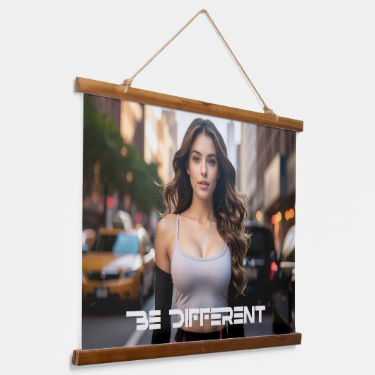 BE DIFFERENT HANGEND WANDKLEED (Gebogen)