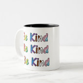 Be Kind Tweekleurige Koffiemok (Voorkant links)