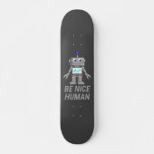 BE NICE HUMAN grappige robot Skateboard (Voorkant)