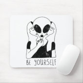 Be Yourself - Funny Alien Motivational S  Muismat (Met muis)