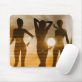 Beach Babes Sunset Silhouette Enjoing the Sun Muismat (Met muis)