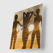 Beach Babes Sunset Silhouette Enjoing the Sun Vierkante Klok (Hoek)