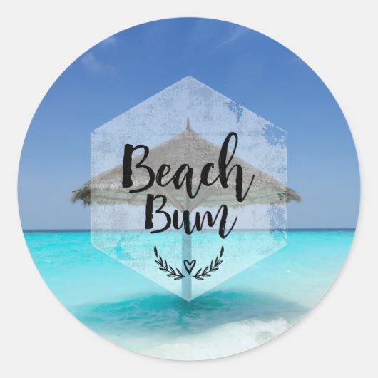 Beach Bum met Thatched Beach Umbrella Ronde Sticker (Voorkant)