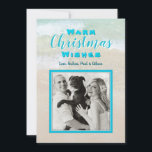 Beach Christmas Flat Photo personnalisée Cartes de<br><div class="desc">Cartes photos de Noël de plage plate avec tout le texte à l'avant. Arrière - plan de scène de plage tropicale avec texte bleu marine et cadre autour de votre photo. "Chaleureux voeux de Noël" peut facilement être changé par ligne, ou changer tout le texte. Ajoutez une signature sous le...</div>
