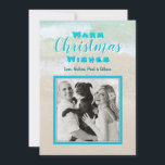 Beach Christmas Flat Photo personnalisée Cartes de<br><div class="desc">Cartes photos de Noël de plage plate avec tout le texte à l'avant. Arrière - plan de scène de plage tropicale avec texte bleu marine et cadre autour de votre photo. "Chaleureux voeux de Noël" peut facilement être changé par ligne, ou changer tout le texte. Ajoutez une signature sous le...</div>