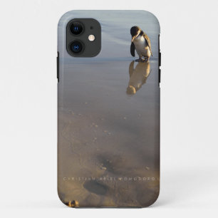 Beach Going Penguin iPhone 11 Hoesje