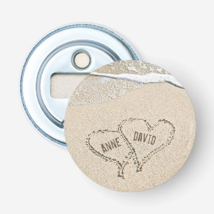 Beach Hearts in zand met namen Button Flesopener