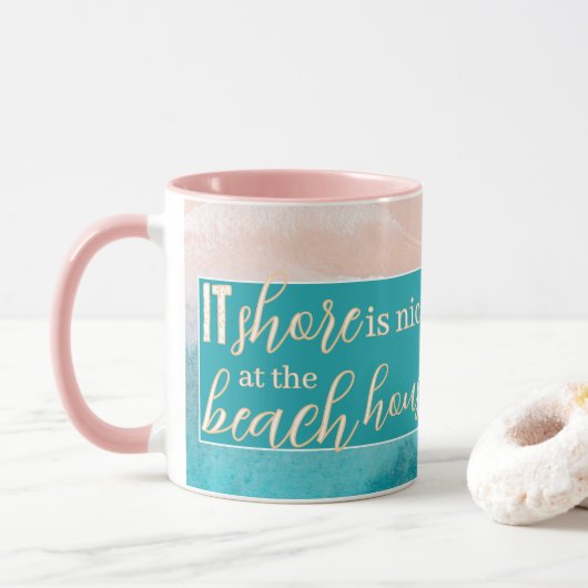 Beach House Pun Elegant Script Aangepaste familien Mok (Met donut)