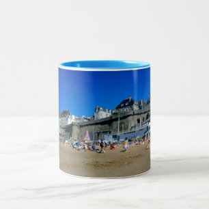 Beach in St Malo, Frankrijk Tweekleurige Koffiemok