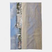 Beach of Saint-Cast-le-Guildo in Frankrijk Theedoek (Verticaal)