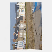 Beach of Saint-Vaast-la-Hougue in Frankrijk Theedoek (Verticaal)