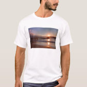 Beach pier bij zonsondergang, Hawaii T-shirt (Voorkant)