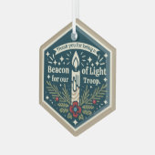 Beacon van Licht voor Ons Troop Ornament (Voorkant links)