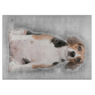 Beagle die voor de Zilverachtergrond zit Snijplank