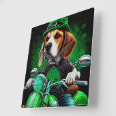 Beagle Dog fiets St. Patrick's Day Vierkante Klok (Hoek)