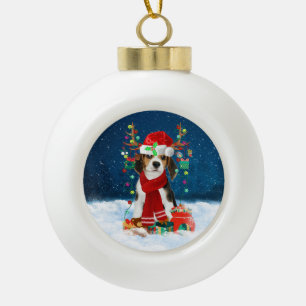 Beagle dog met kerstcadeaus keramische bal ornament