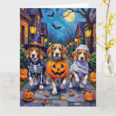 Beagle Dogs Trick-or-Treating in Halloween kostuum Kaart (Gele Bloem)