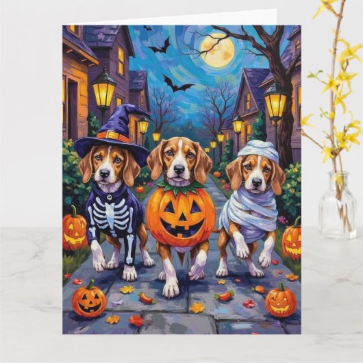 Beagle Dogs Trick-or-Treating in Halloween kostuum Kaart (Gele Bloem)
