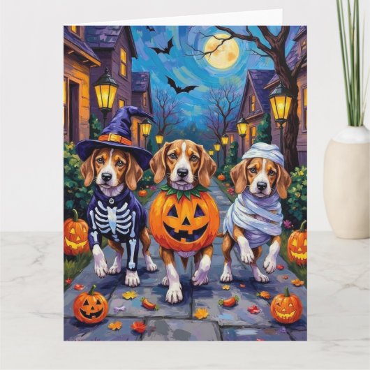 Beagle Dogs Trick-or-Treating in Halloween kostuum Kaart (Voorkant)