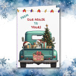 Beagle Hound Chien Rétro Camion de ferme Carte de<br><div class="desc">Un pick-up bleu turquoise porte un arbre de Noël décoré et des paquets cadeaux sur le devant de cette jolie carte de Noël. Un adorable chien Beagle Hound regarde du hayon arrière. Un panneau en bois rustique sur le pare-chocs arrière dit "Cheer de Noël". En haut de la carte se...</div>