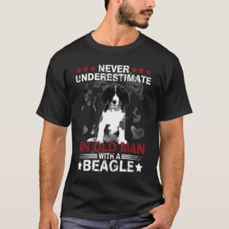 Beagle onderschat nooit een oud Man T-shirt