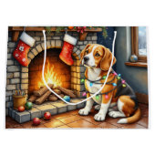 Beagle Sitting by Fireplace with Christmas Lights Groot Cadeauzakje (Voorkant)