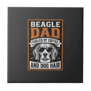 Beagle Vader Gedreven door Koffie en Hondshaar Tegeltje