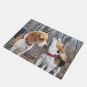 Beagles dans le tapis de porte en bois (Incliné)
