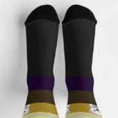 Bear looking over wall, Golden Brown Sokken (Top)