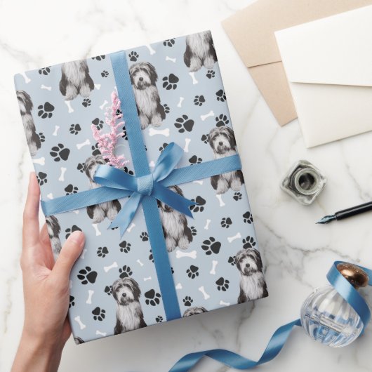 Bearded Collie Dog Paw Print Pattern op Silver Cadeaupapier (Geschenken)