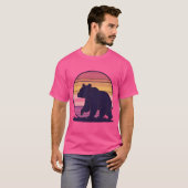 Bearly Awake – Grappig Retro Beer Sunset Design T-shirt (Voorkant volledig)