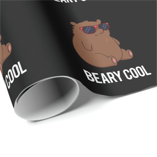 Beary Cool Funny Brown Beer Pun Dark BG Cadeaupapier (Rol Hoek)