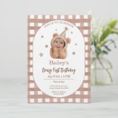 Beary First Birthday Gingham Photo Invitation (Debout devant)