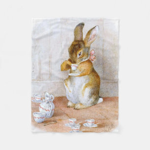 Beatrix Potter: Bunny Girl Drink Tea Fleece Deken
