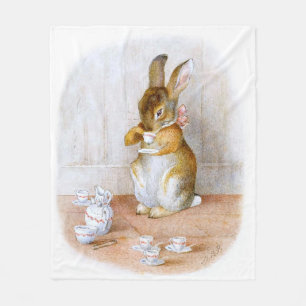 Beatrix Potter: Bunny Girl Drink Tea Fleece Deken