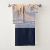 Beau Cheval Blanc Galloping dans la neige (En situation)