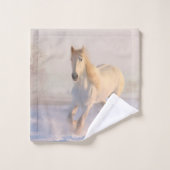 Beau Cheval Blanc Galloping dans la neige (Gant de toilette)