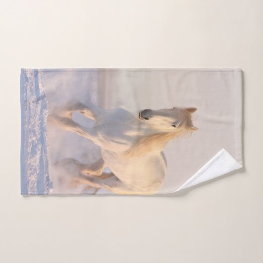 Beau Cheval Blanc Galloping dans la neige (Serviette à main)