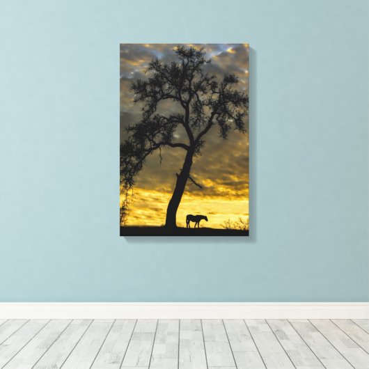 Beau Cheval de Toile et Chêne Arbre avec lever du (Insitu (Plancher de Bois))