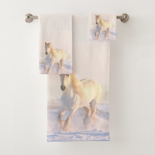 Beau Cheval Sauvage Blanc (En situation)