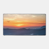 Beau coucher de soleil derrière des champs verts (Recto)