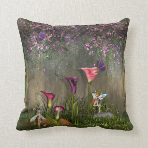 Beau coussin avec des fleurs et des fées